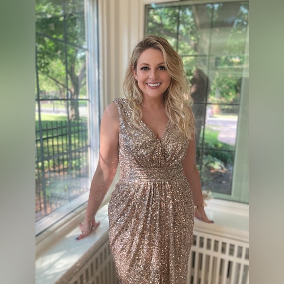 Badgley Mischka Gold sequin V-Neck Dress - Picture 5 of 7